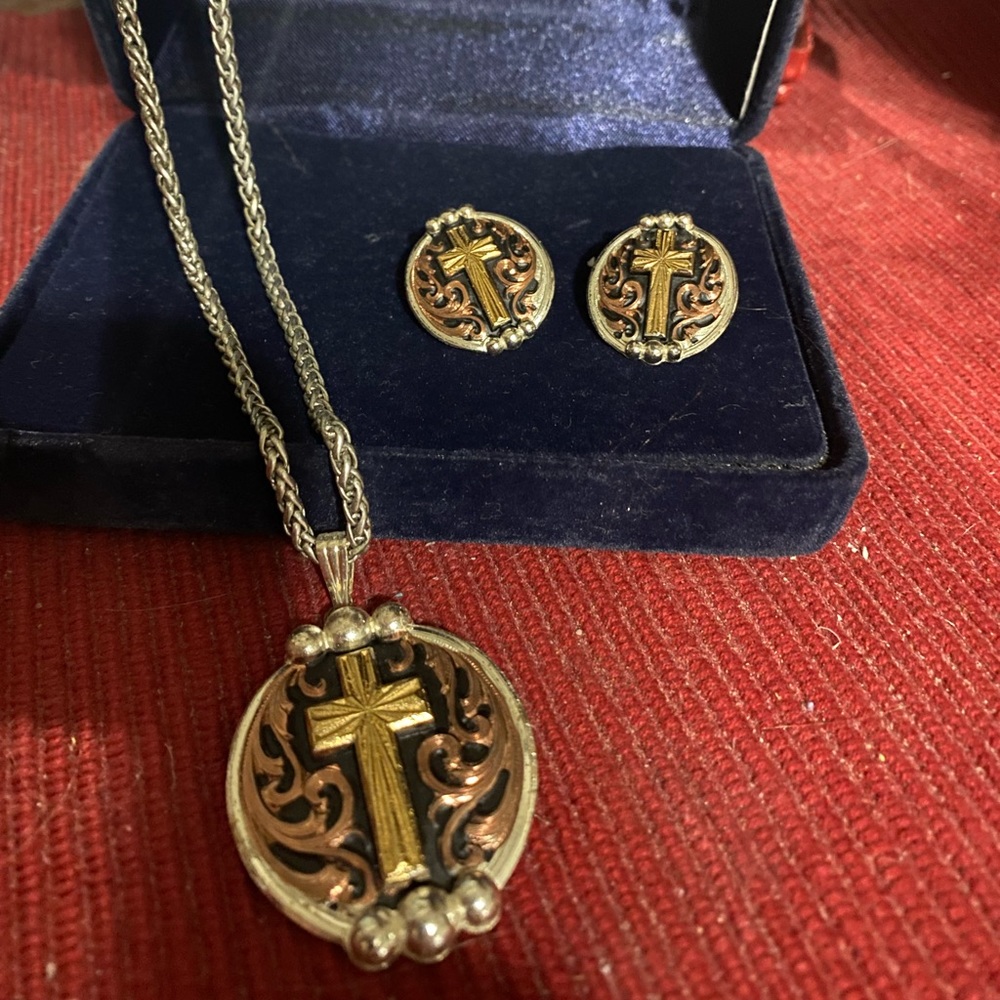 Montana Silversmith necklace and earrings